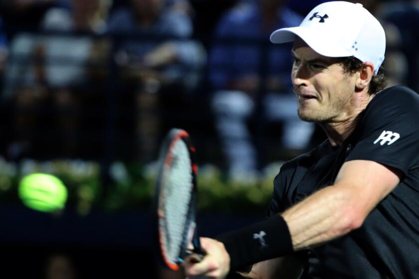 Andy Murray plays a backhanded return against Fernando Verdasco during their championship match in Dubai on Saturday.
