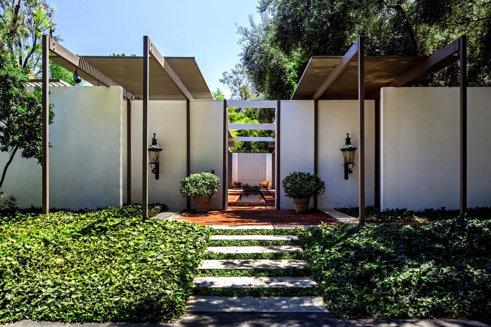 Take A Rare Look Inside Architect Edward Killingsworth S Long