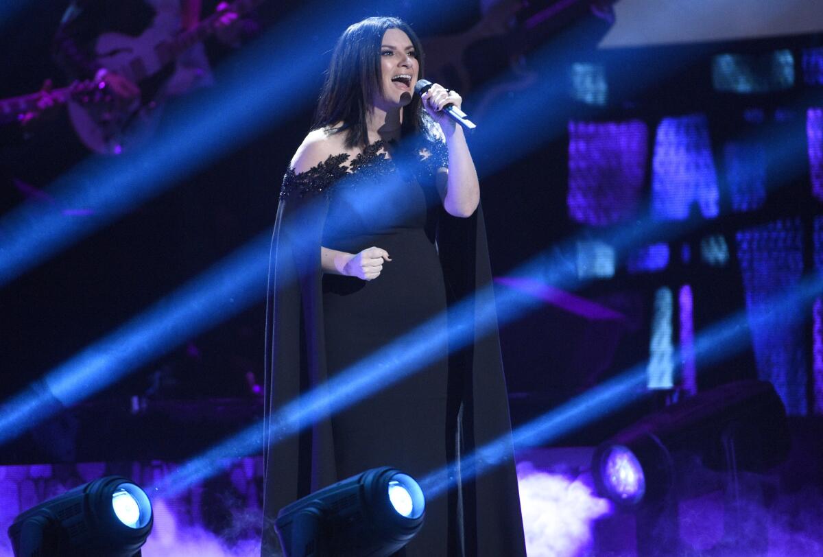 Laura Pausini se suma a las presentaciones alternativas.