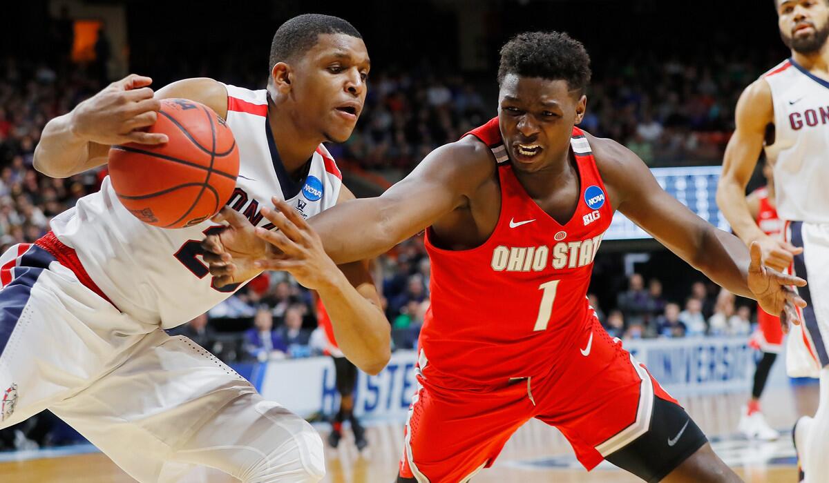 Ohio State's Jae'Sean Tate (1) battles for the ball with Gonzaga's Zach Norvell Jr. (23) during the second round of the 2018 tournament.
