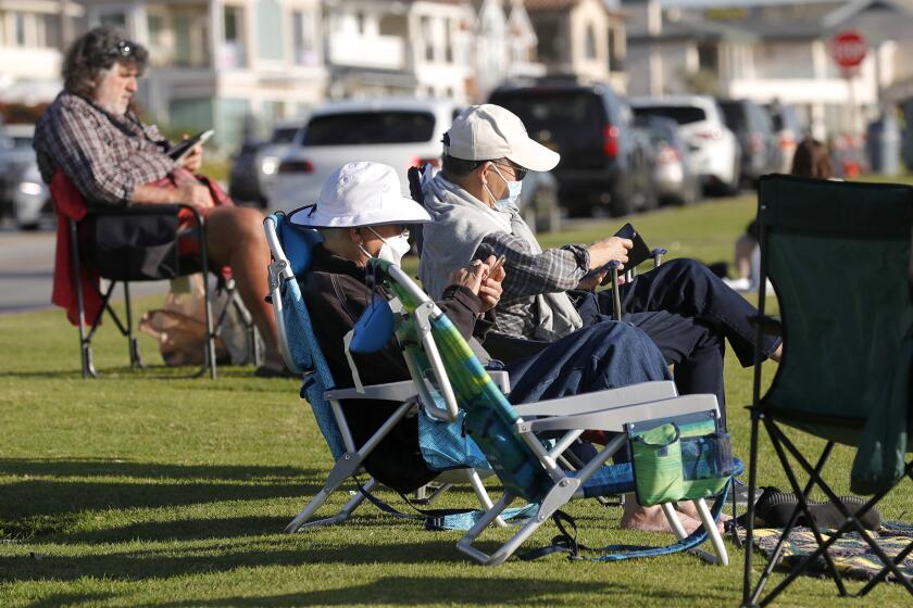 People enjoy the great outdoors along Ocean Blvd in Corona Del Mar on Friday.
