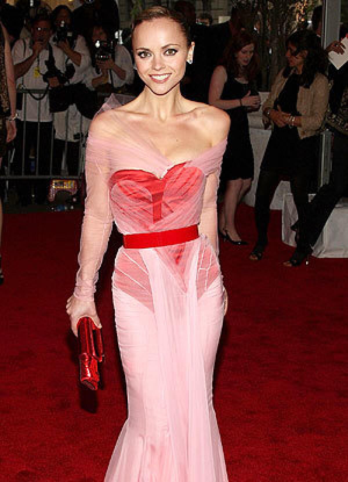 Christina Ricci gets it right in Givenchy Haute Couture.