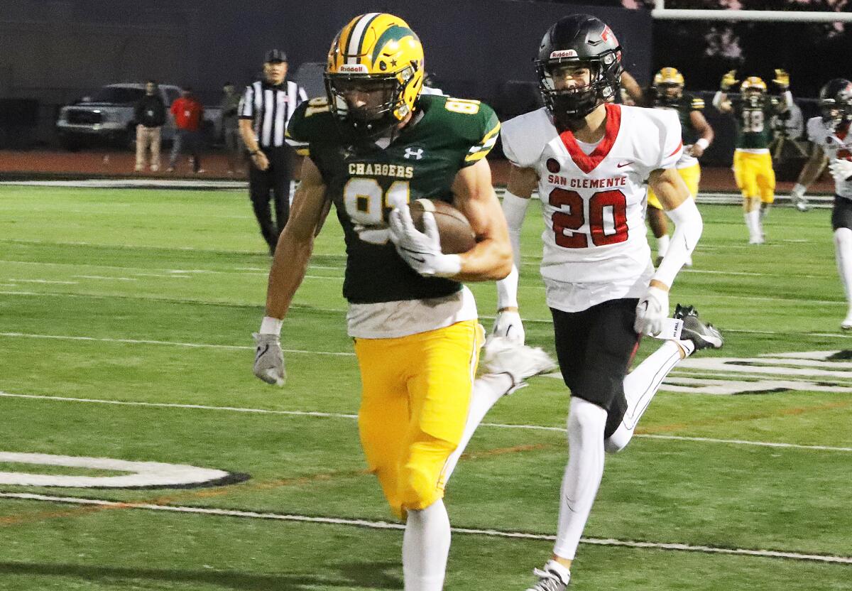 Edison's Mason York (81) catches a pass for a touchdown in the first quarter of Friday's nonleague game against San Clemente.
