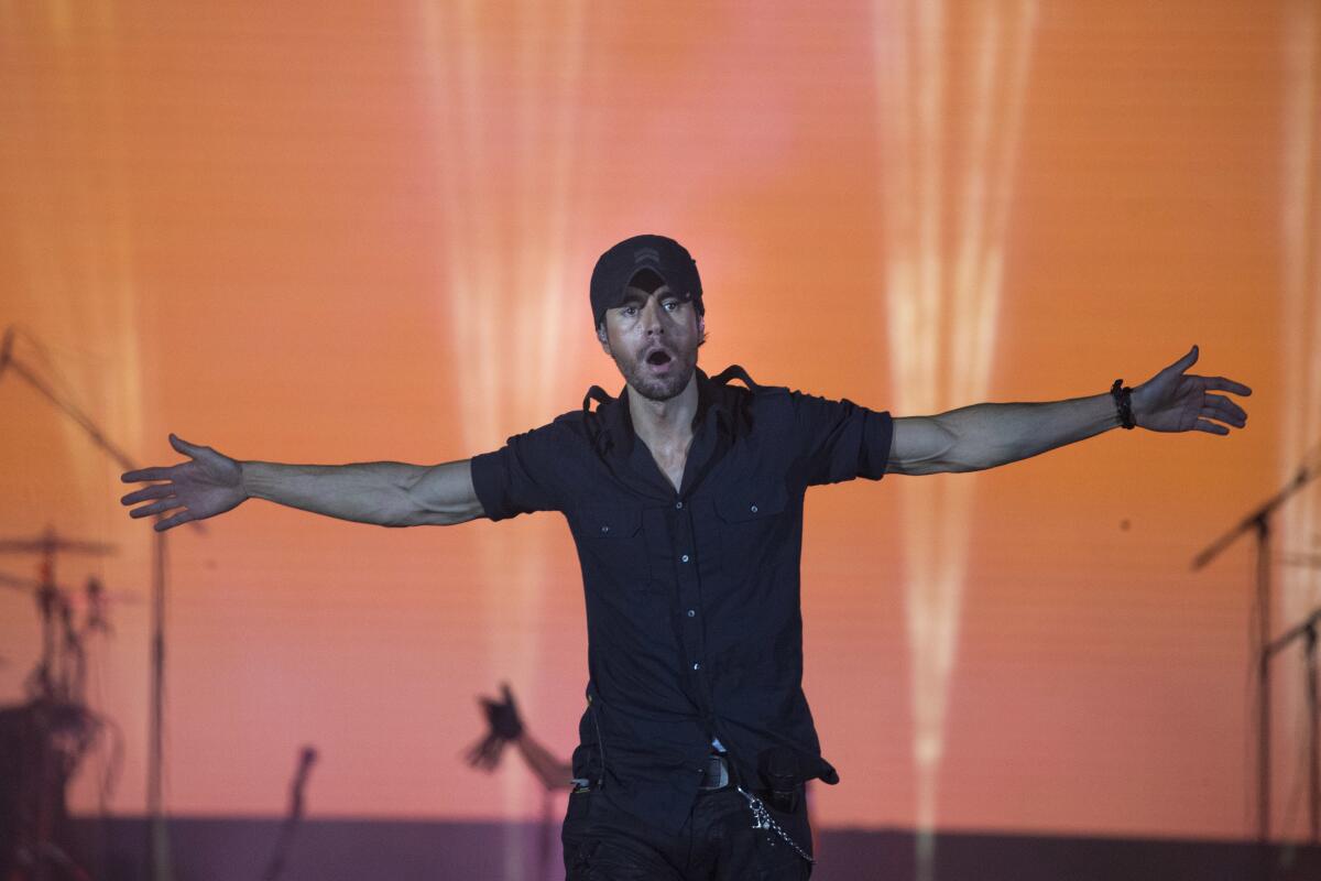  Enrique Iglesias durante un concierto en Tel Aviv, Israel, 