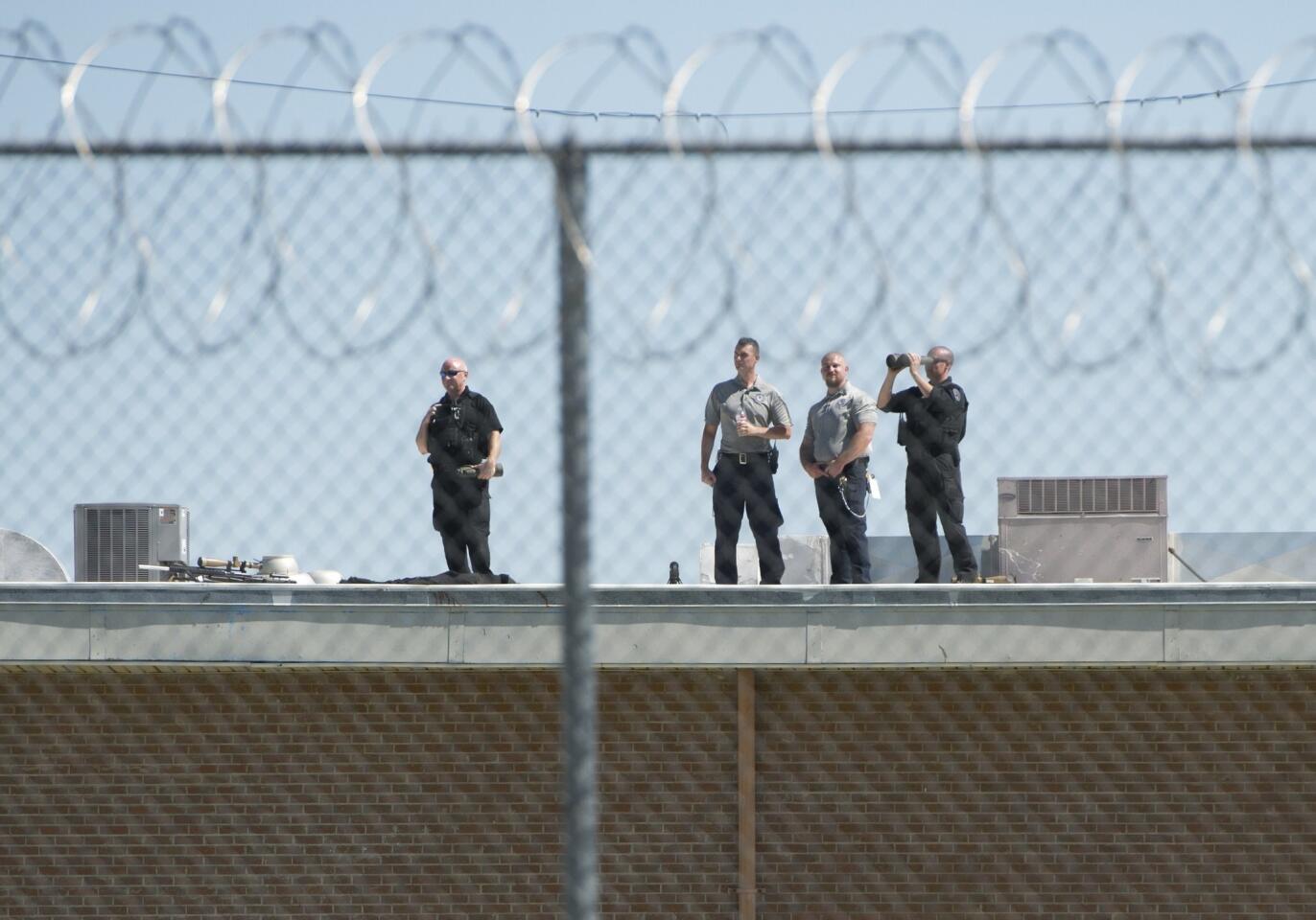 Secret Service agents and prison guards on the roof of the El Reno Federal Correctional Institution as President Barack Obama tours the Oklahoma facility July 16, 2015.