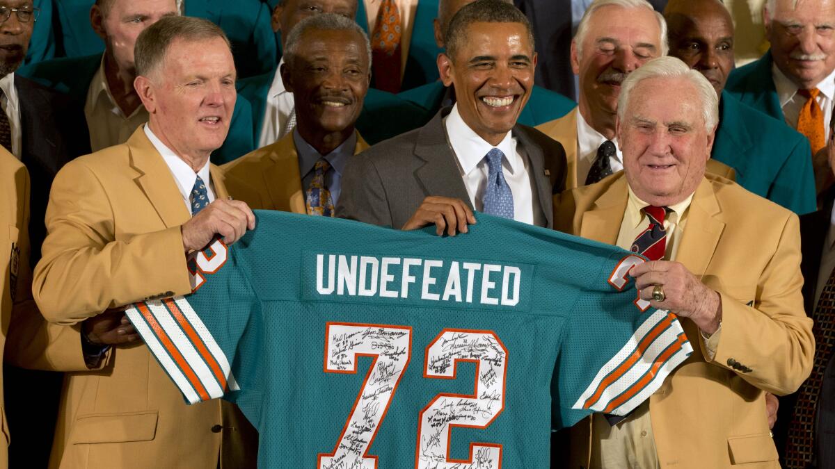 President Obama Welcomes 1973 Super Bowl Champion Miami Dolphins to the  White House