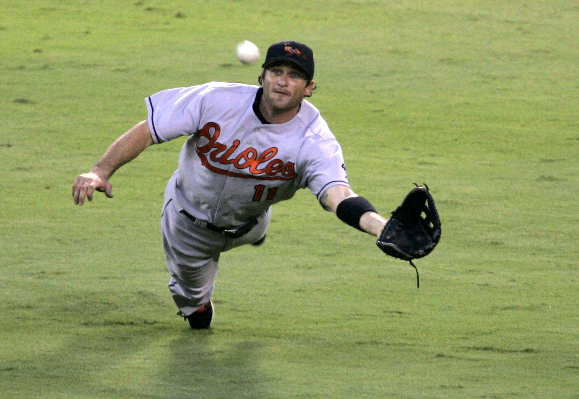 Baltimore Orioles center fielder David Newhan reaches out to catch a ball against the Texas Rangers in August 2006.