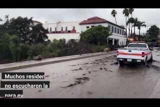 Avalanchas de lodo causan destrucción en Montecito