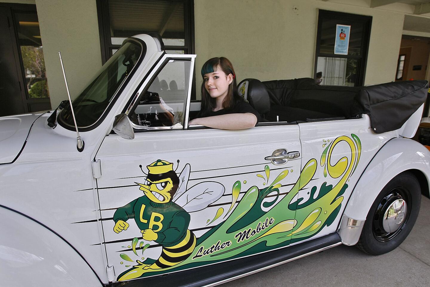 Photo Gallery: Burbank Middle School restores '79 VW beetle