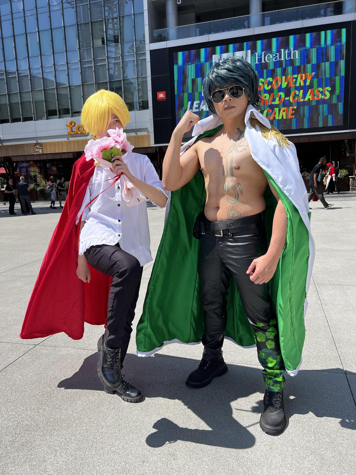 Más personajes en el AX de Los Ángeles.