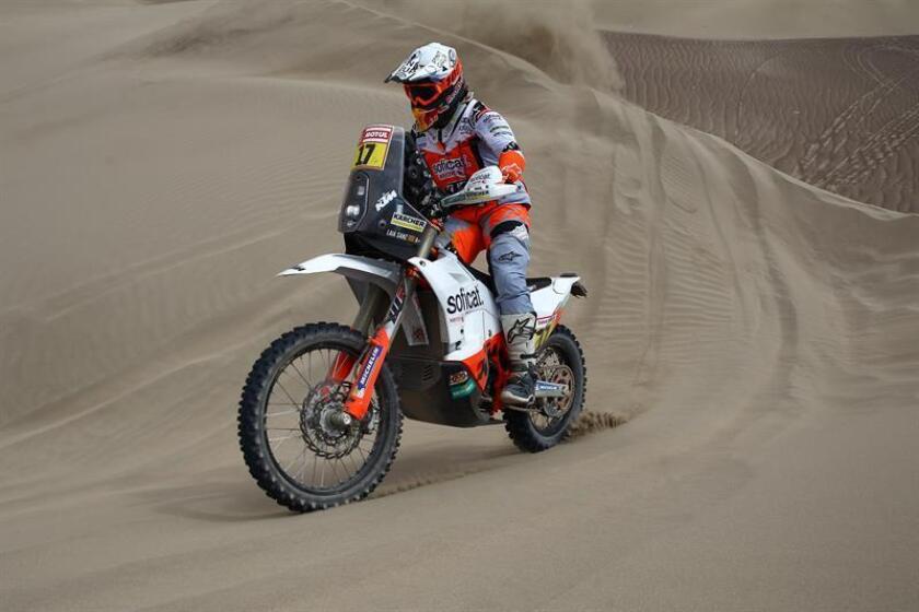 La piloto española Laia Sanz (KTM) corre la sexta etapa del Rally Dakar 2019 entre Arequipa y San Juan de Marcona (Perú). EFE