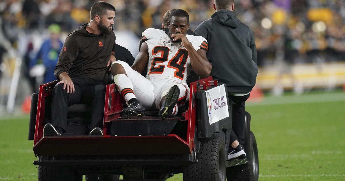 Browns star Nick Chubb to undergo surgery on season-ending knee injury;  Kareem Hunt in for visit - The San Diego Union-Tribune