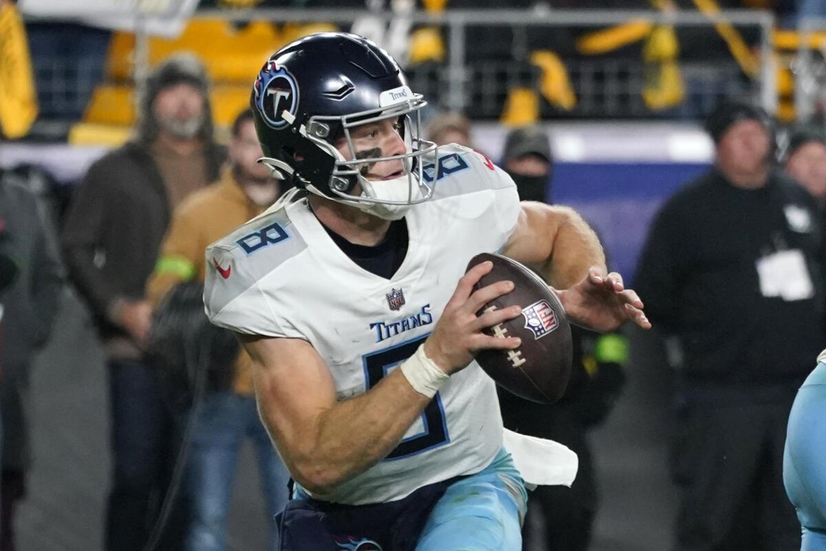 steelers cruise Tennessee Titans quarterback Will Levis (8) looks to pass against the Pittsburgh Steelers.