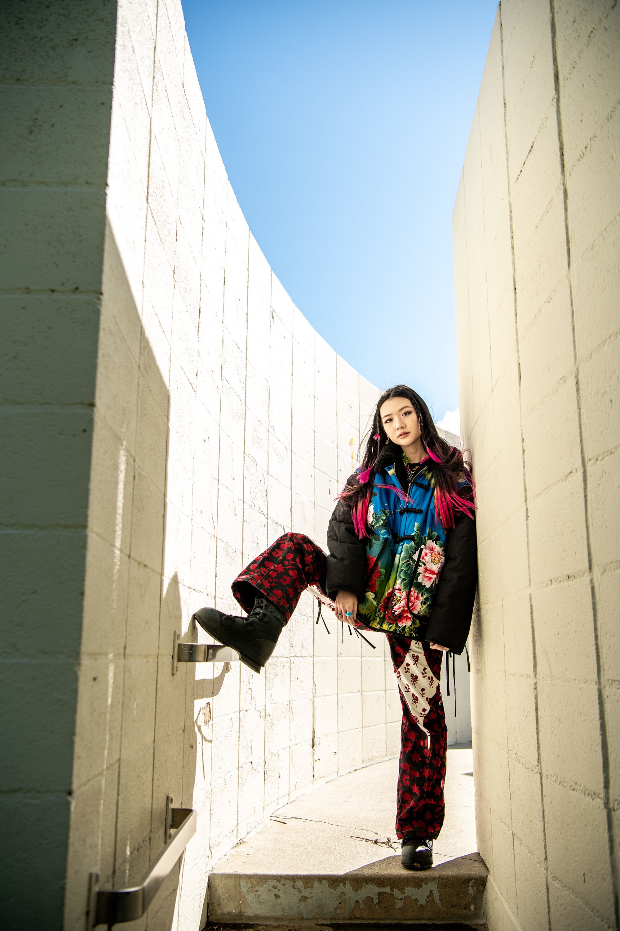 In jacquard Chopova Lowena pants and a bunny and peony adorned Mukzin jacket, Qian is no stranger to mixing patterns.