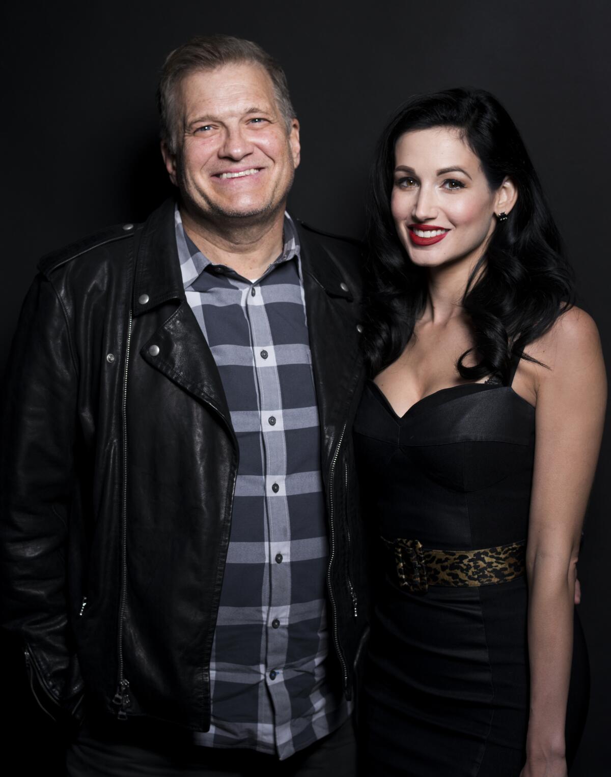 Drew Carey and Amie Harwick pose in 2017.