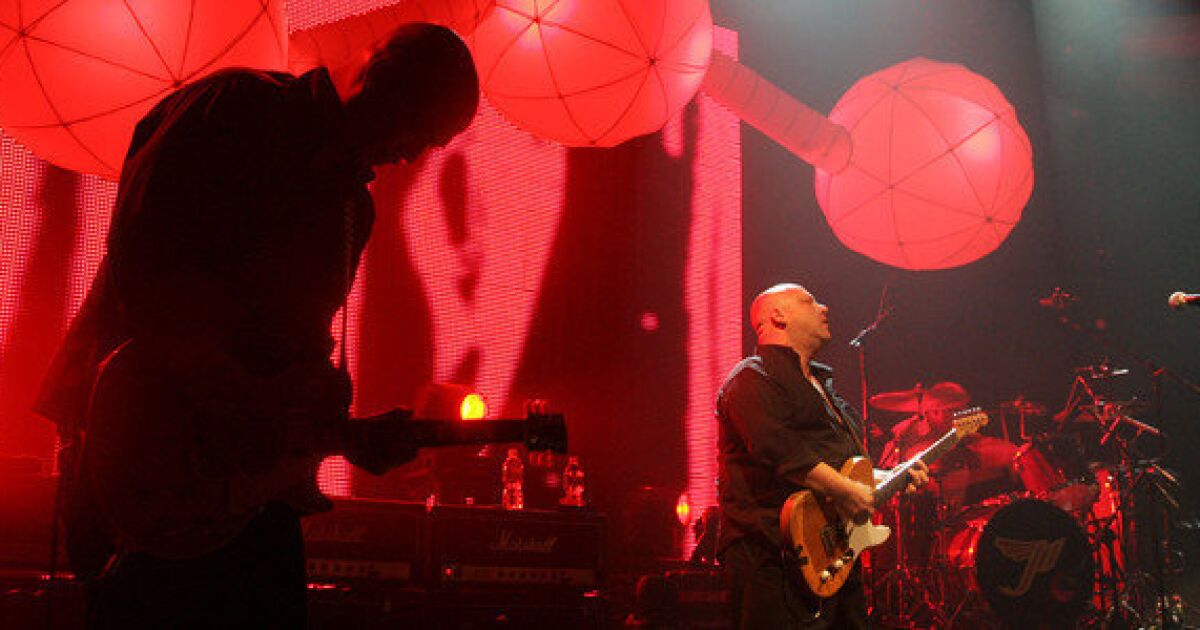 Kim Deal leaves the Pixies, stays busy touring with the Breeders Los