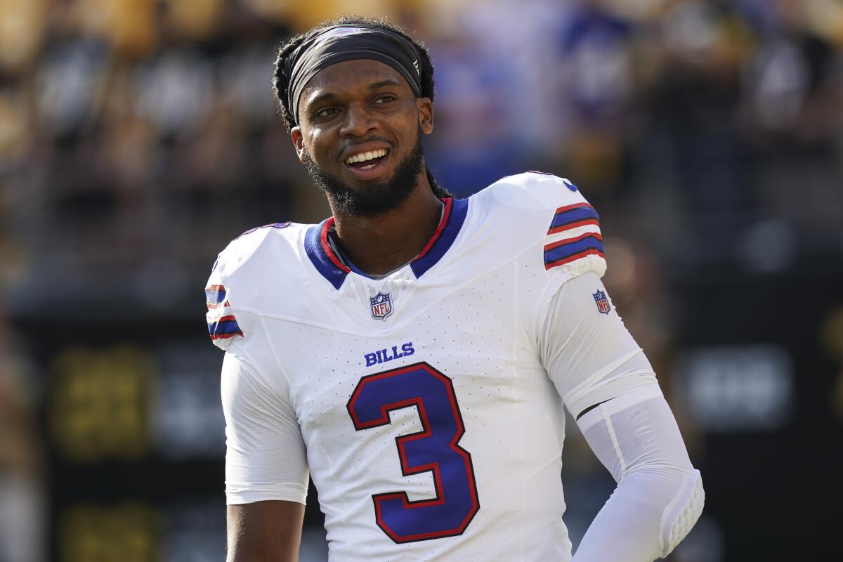 Buffalo Bills safety Damar Hamlin takes the field in first NFL