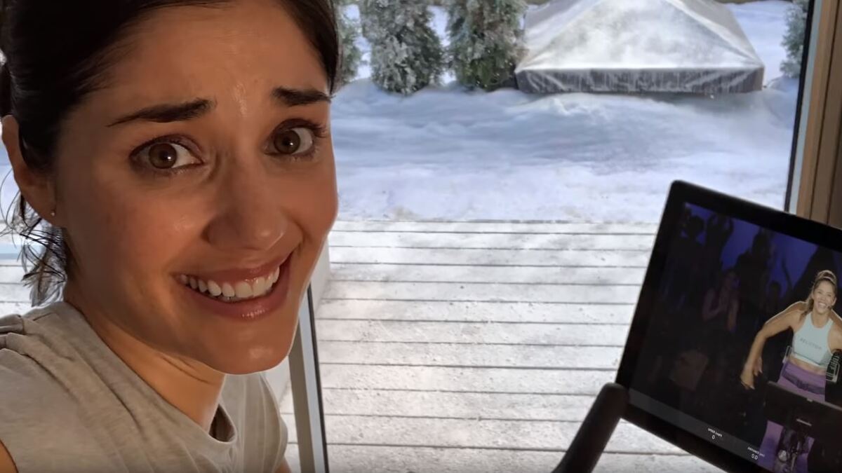 Peloton Actress Blames Her Face For Viral Ad Controversy Los