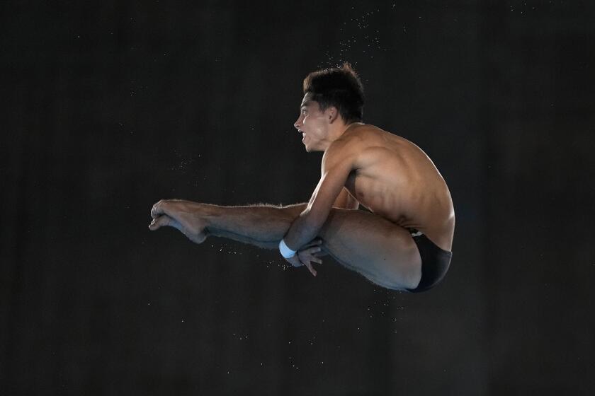 El mexicano Randal Willars compite en la plataforma de 10 metros de los Juegos Olímpicos del 2024 el sábado 10 de agosto del 2024, in Saint-Denis, Francia. (AP Foto/Lee Jin-man)