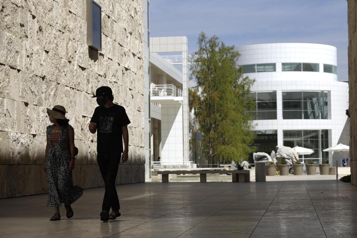 Visitors locomotion betwixt buildings astatine The Getty Center