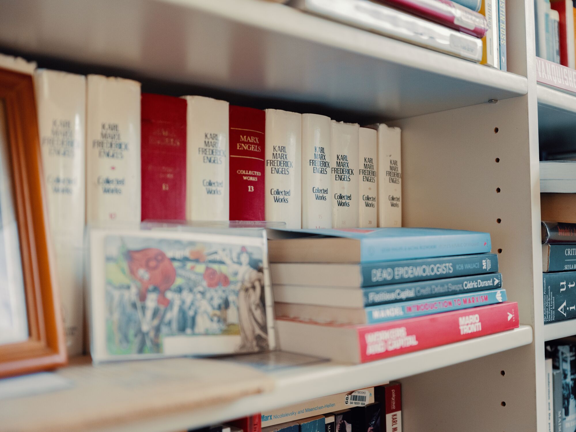 Colección Karl Marx de Mike Davis en su casa de San Diego, 12 de julio de 2022.