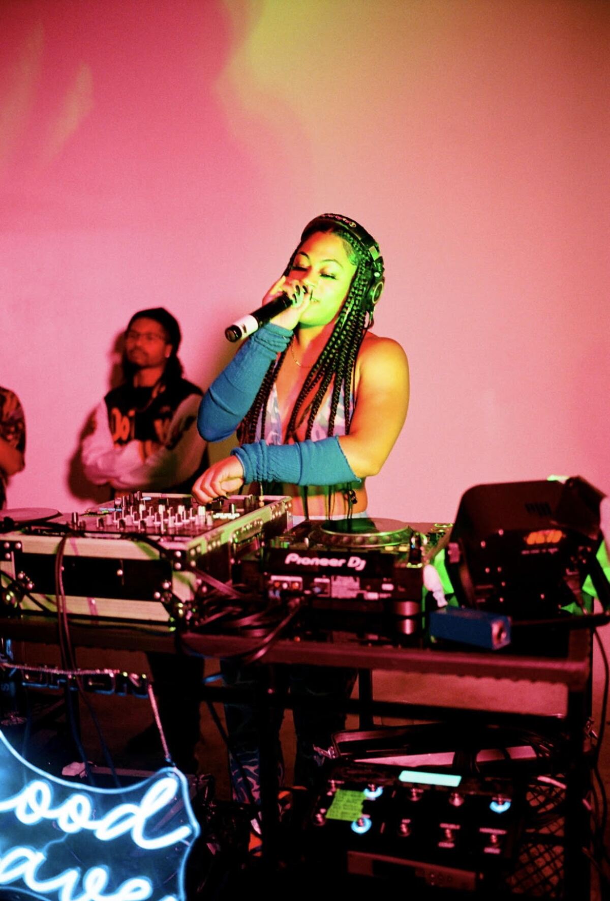 LA DJ Kita spins at Hood Rave