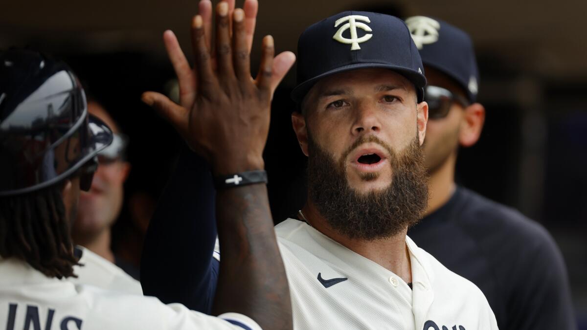 Dallas Keuchel's perfect game bid for Twins ended by Pirates' Bryan  Reynolds in 7th inning - The San Diego Union-Tribune