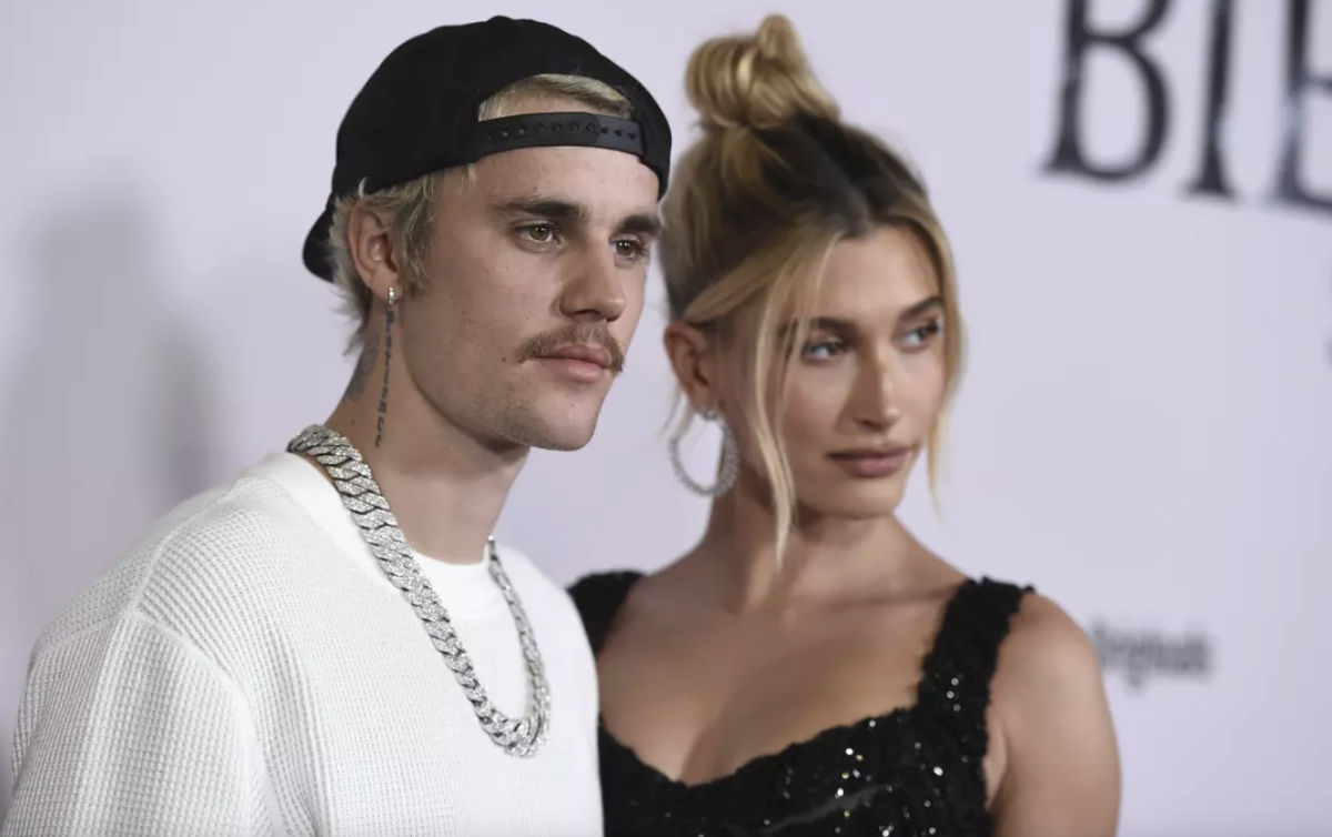 Justin Bieber y Hailey Bieber. (Jordan Strauss / Invision / Associated Press)