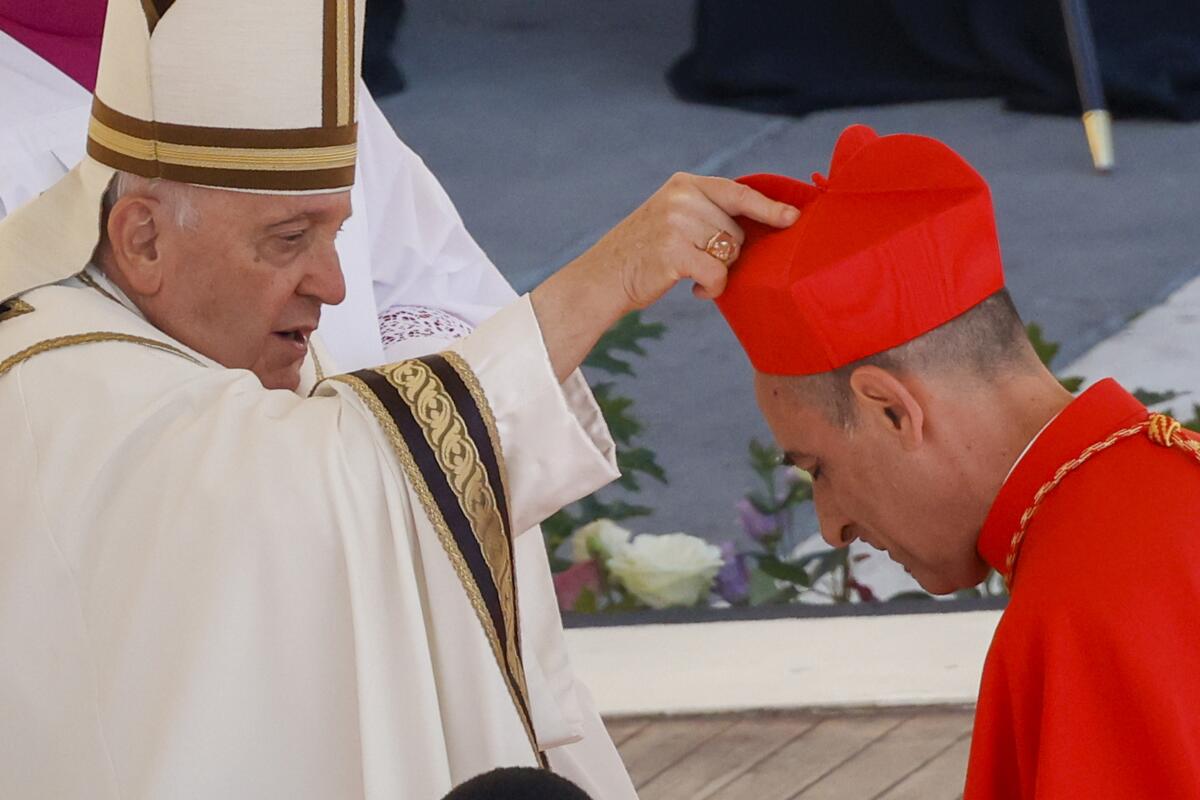 ARCHIVO - El recién elegido cardenal Víctor Manuel Fernández, prefecto del Dicasterio