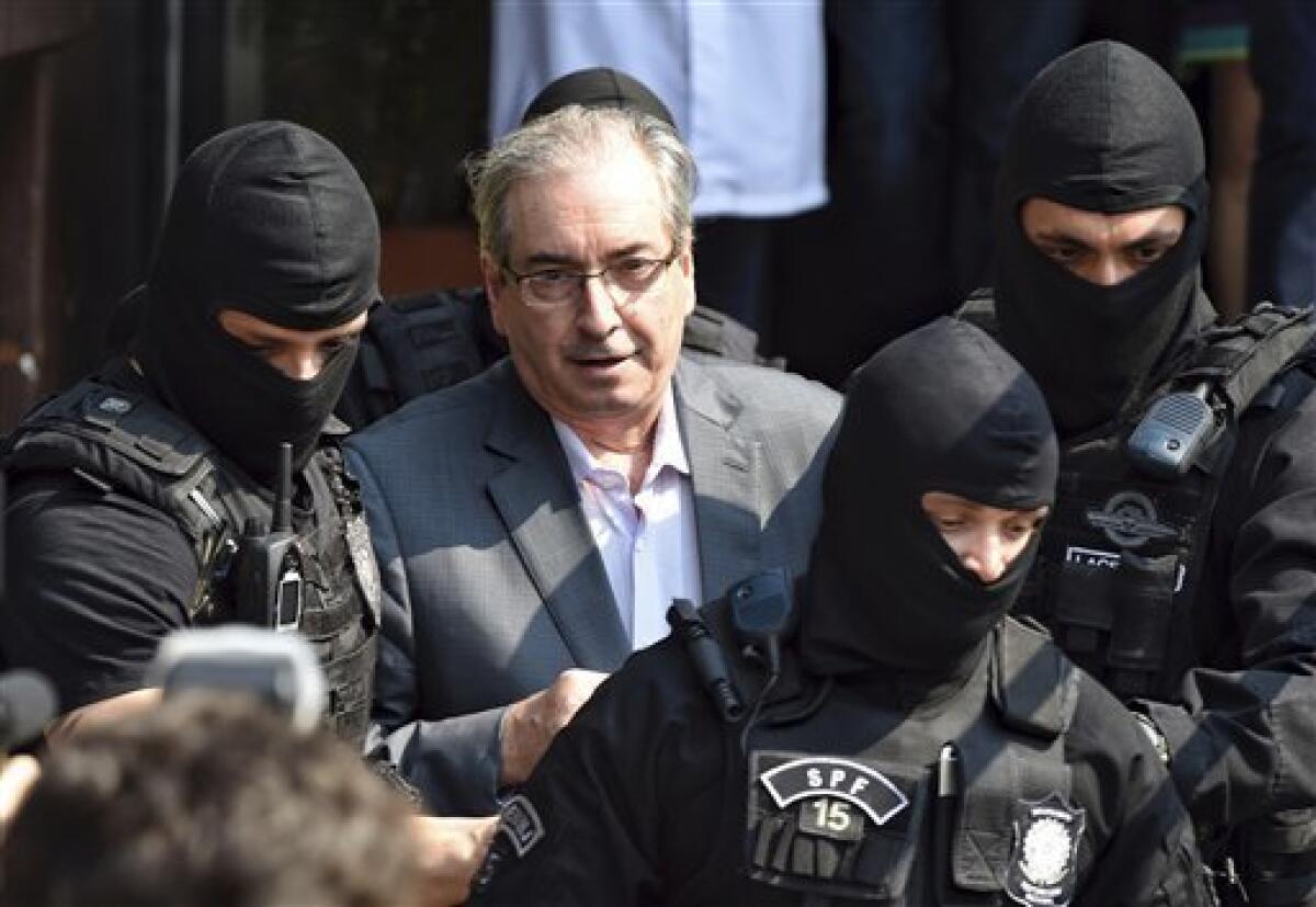 La Policía Federal brasileña inició hoy una vasta operación dirigida a investigar la actividad de agentes financieros sospechosos de blanquear parte del dinero generado por la red de corrupción que operaba en la estatal Petrobras.