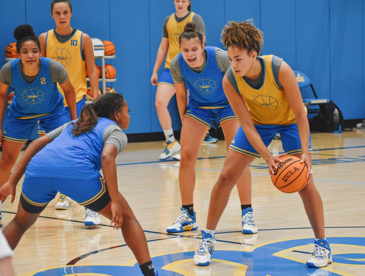 Kiki Rice is defended by fellow freshman Londynn Jones during practice.