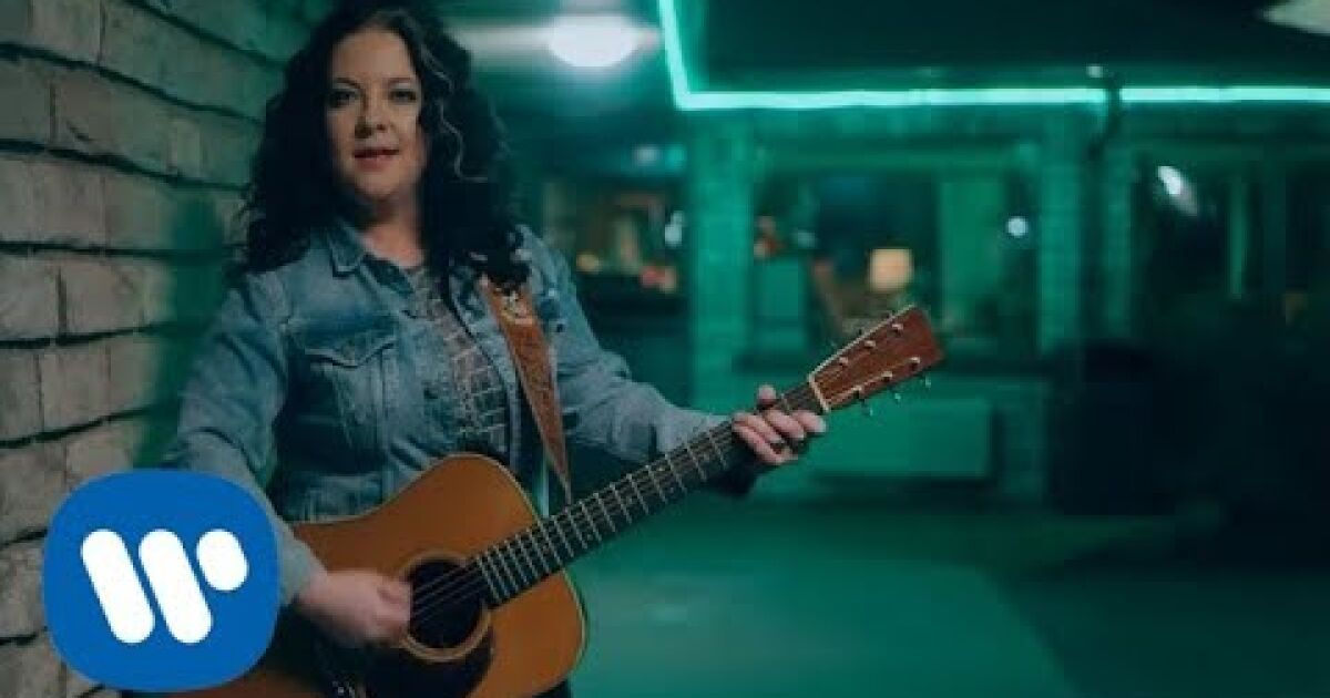 Ashley McBryde One Night Standards (Official Music Video) Los