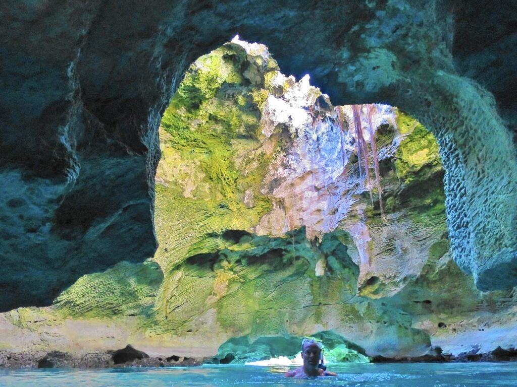 A Bond grotto
