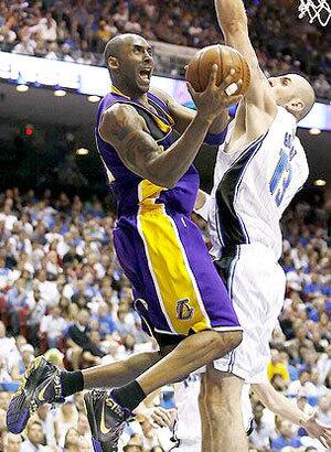 Kobe Bryant, Marcin Gortat