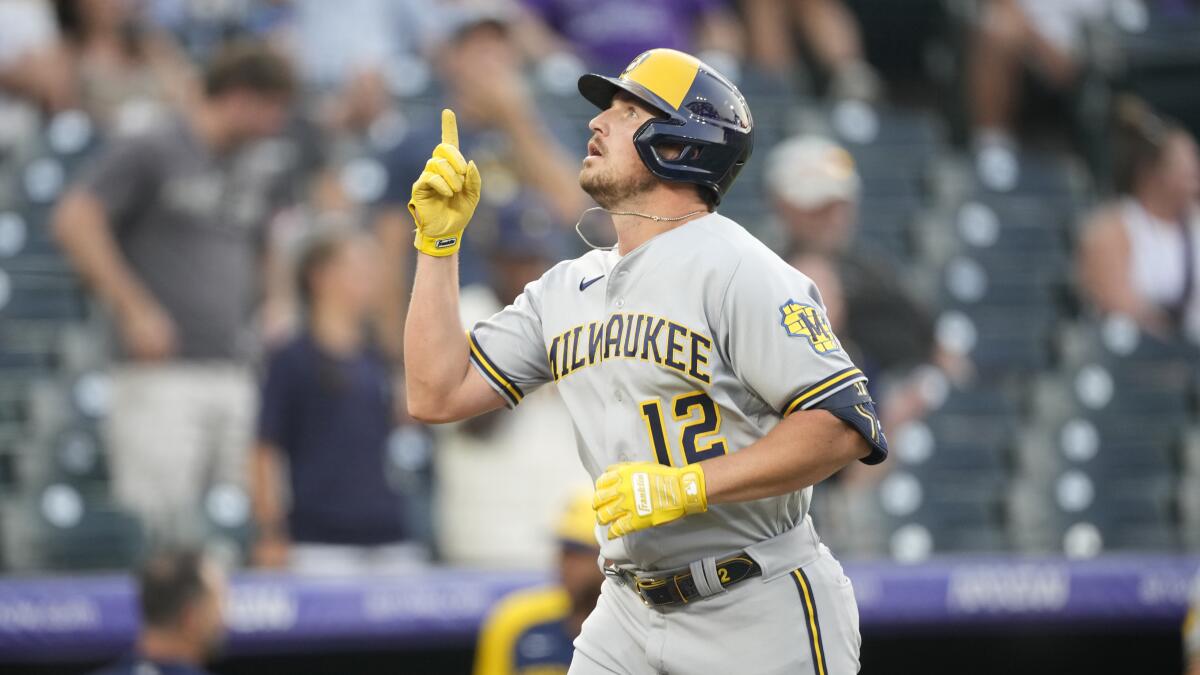 Angels acquire Hunter Renfroe from Brewers