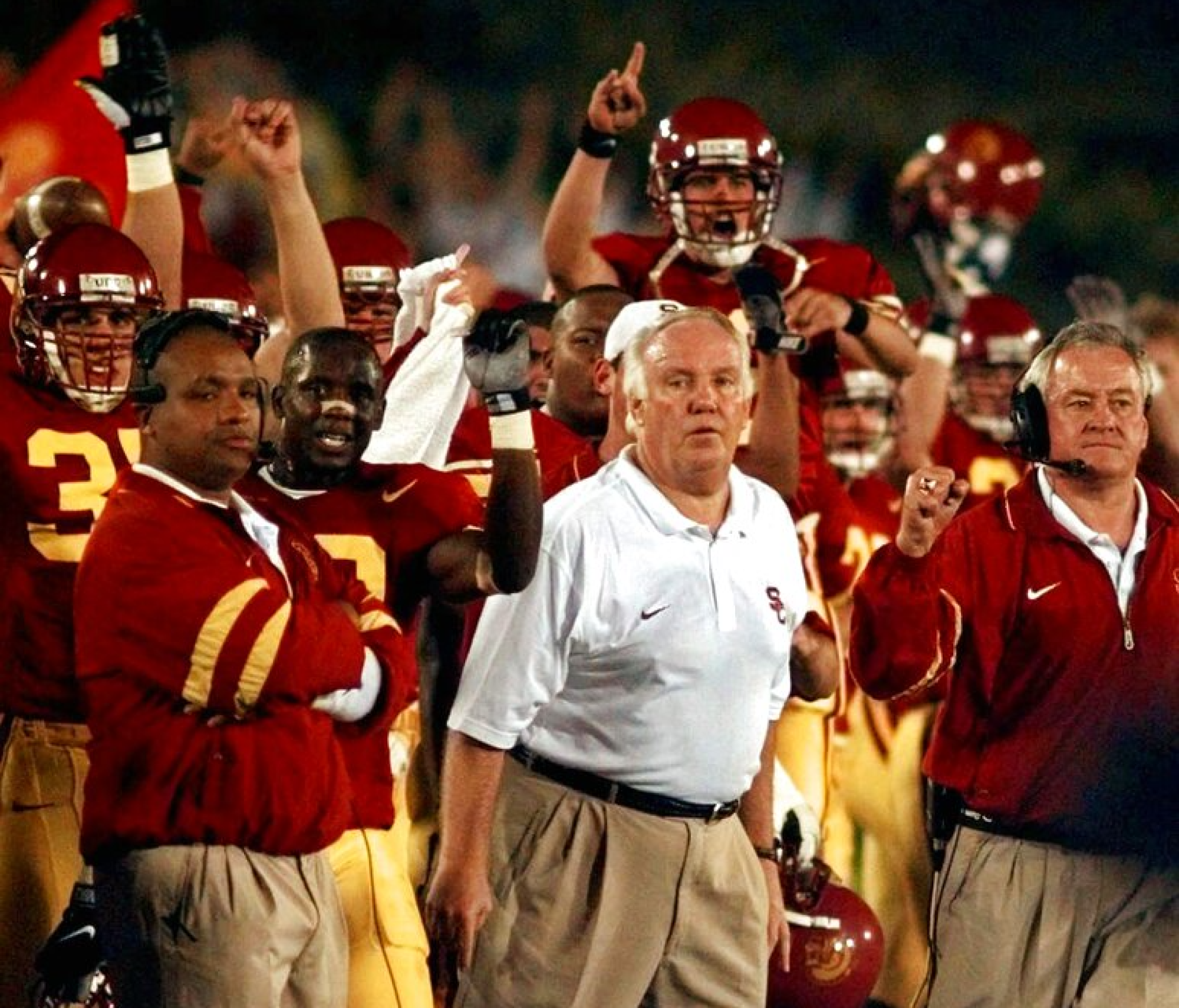  John Robinson watches his USC team intently from the sidelines in 1997.