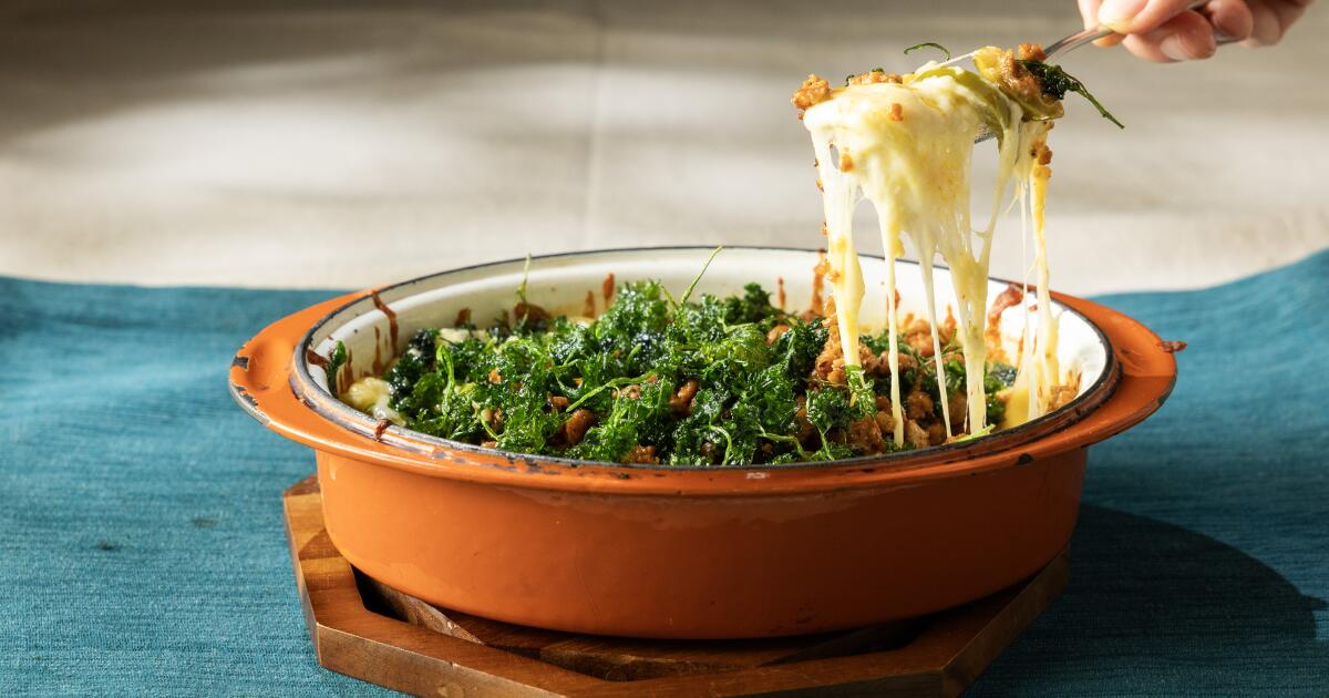 The Best Super Bowl Dip Is This Extra-Cheesy Queso Fundido