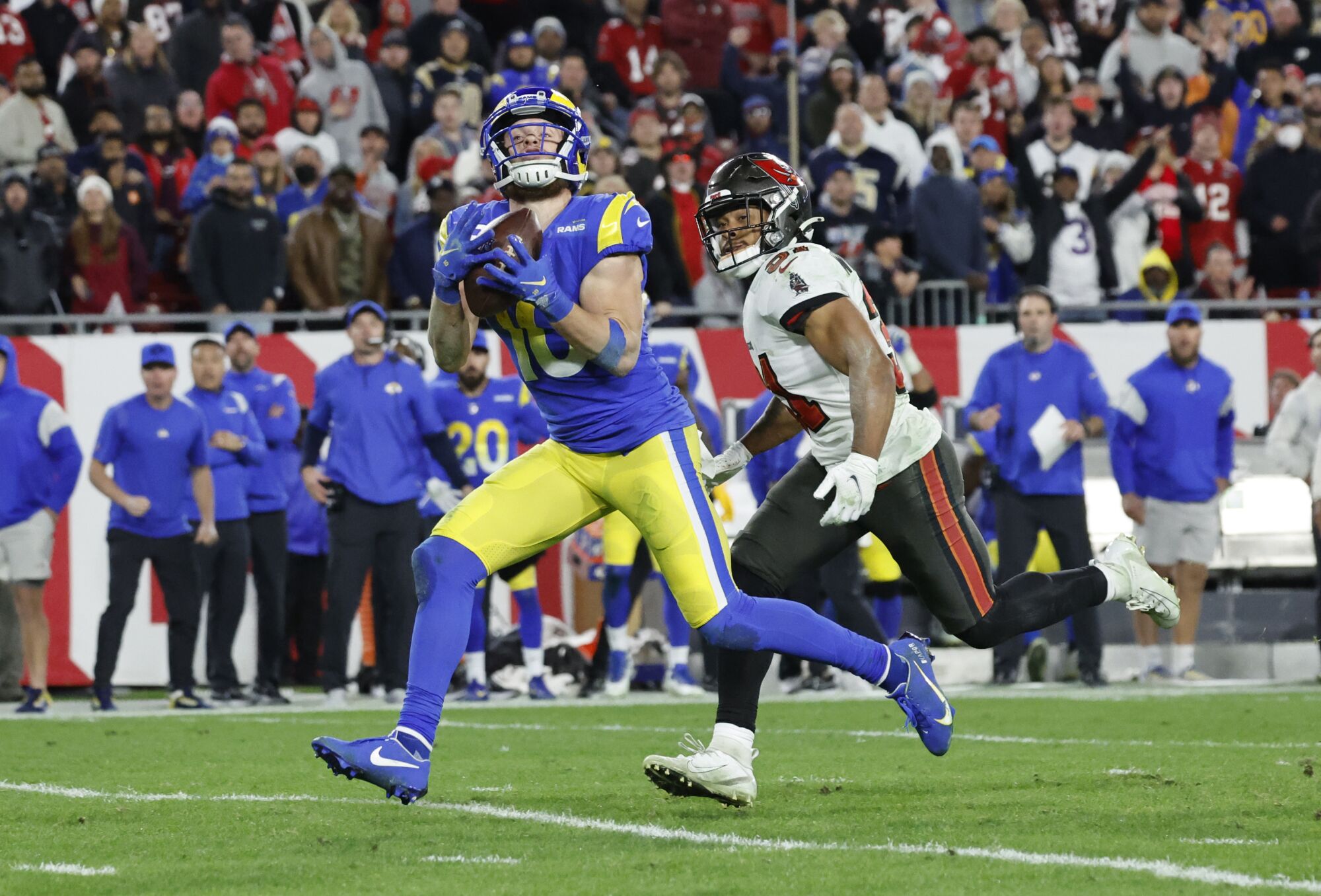 Rams wide receiver Cooper Kupp hauls in a catch against Buccaneers cornerback Carlton Davis.
