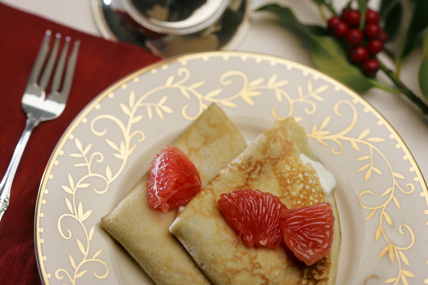 Crepes filled with grapefruit cream