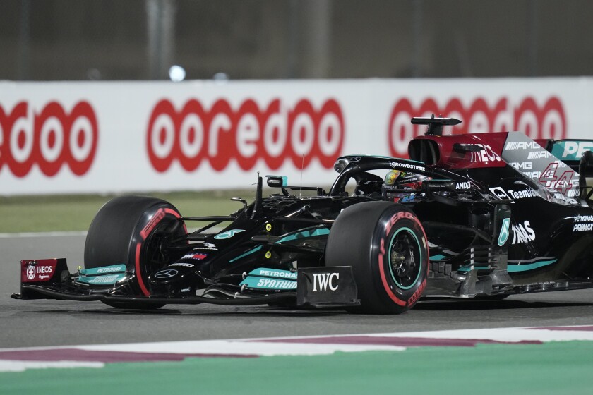 Hamilton gana la pole para el 1er Gran Premio de Qatar de F1 - Los Angeles Times