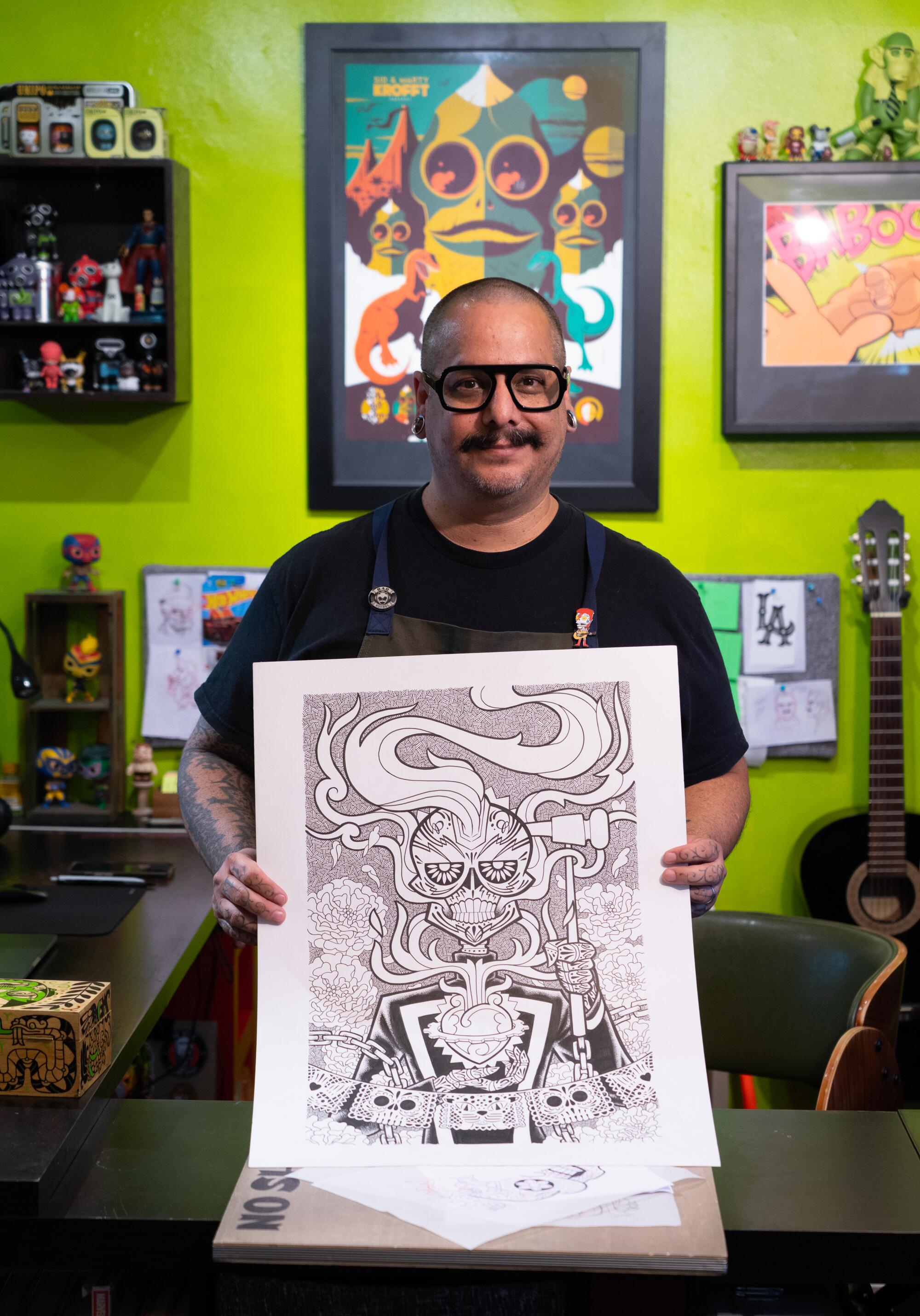     J. Gonzo muestra una versión en blanco y negro de su portada de Marvel Comics para "El jinete fantasma."