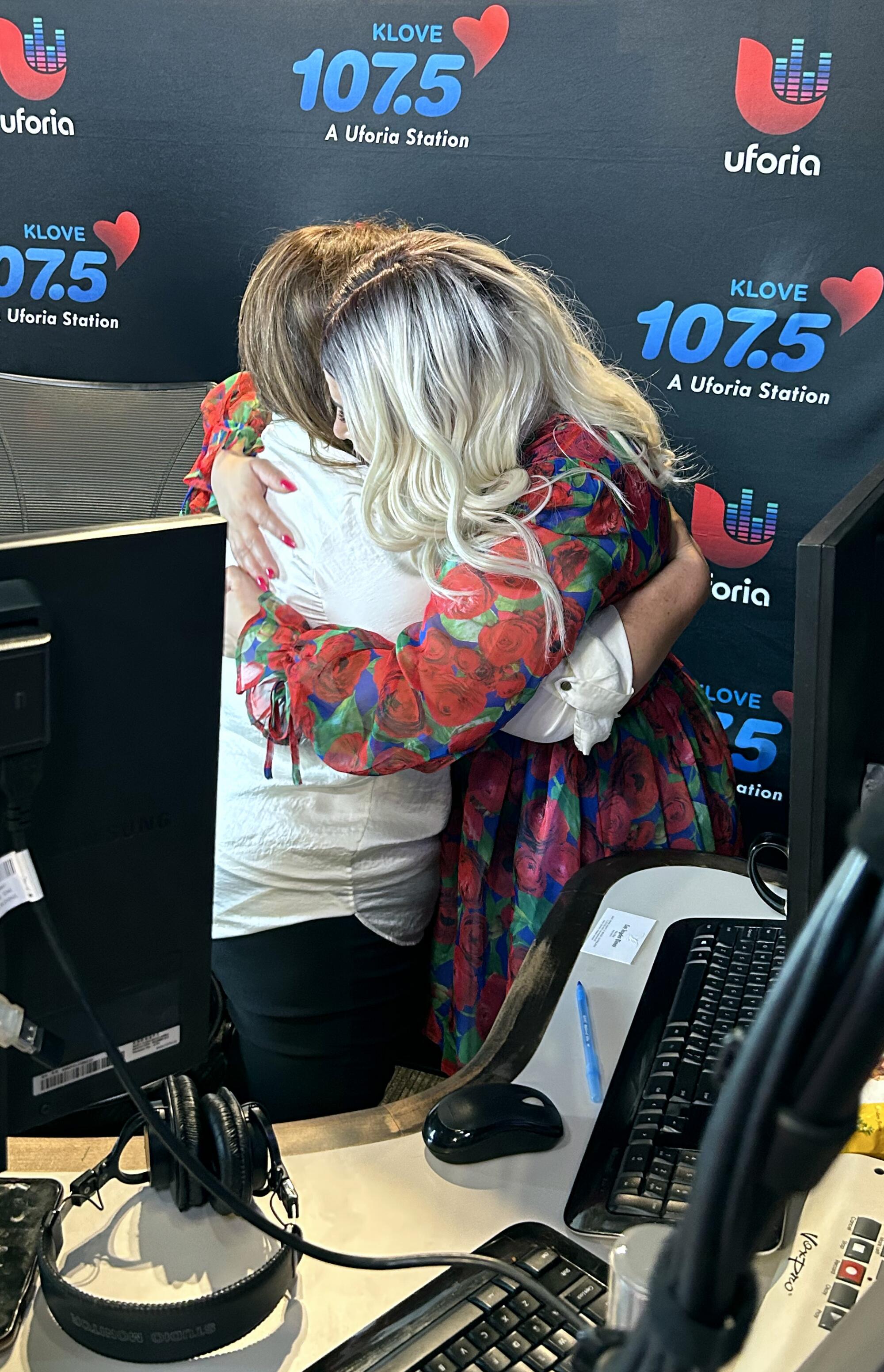 María Elena Nava, izquierda, y Denis Reyes se abrazan después de terminar su primer día juntos al aire en KLVE.