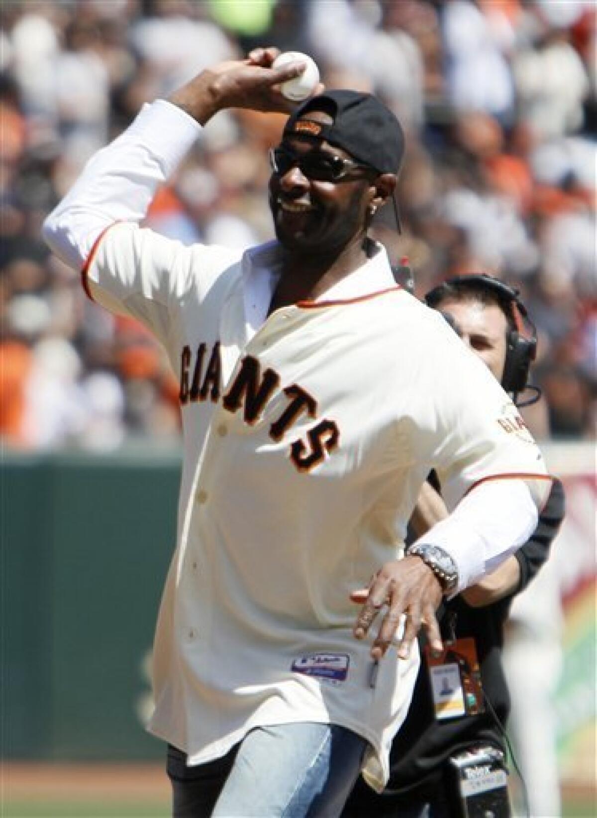 49ers Throw First Pitch at SF Giants Game