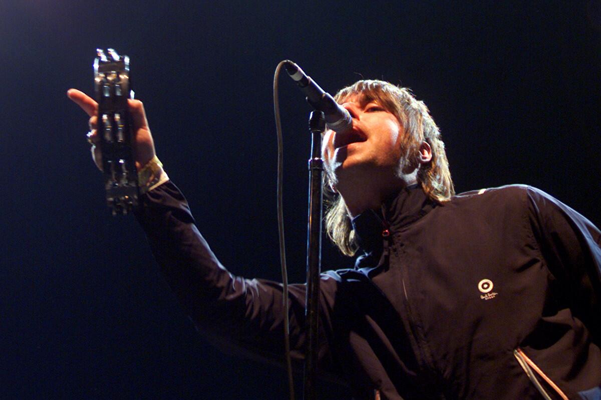 Oasis | Day 2 | 2002
