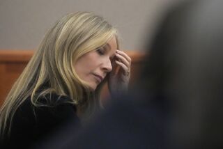 Gwyneth Paltrow en la corte durante una objeción de su abogado en su juicio el miércoles 29 de marzo de 2023 en Park City, Utah, donde está acusada de provocar un accidente de esquí en 2016 que dejó a un optometrista retirado con cuatro costillas rotas y daño cerebral. (Foto AP/Rick Bowmer)
