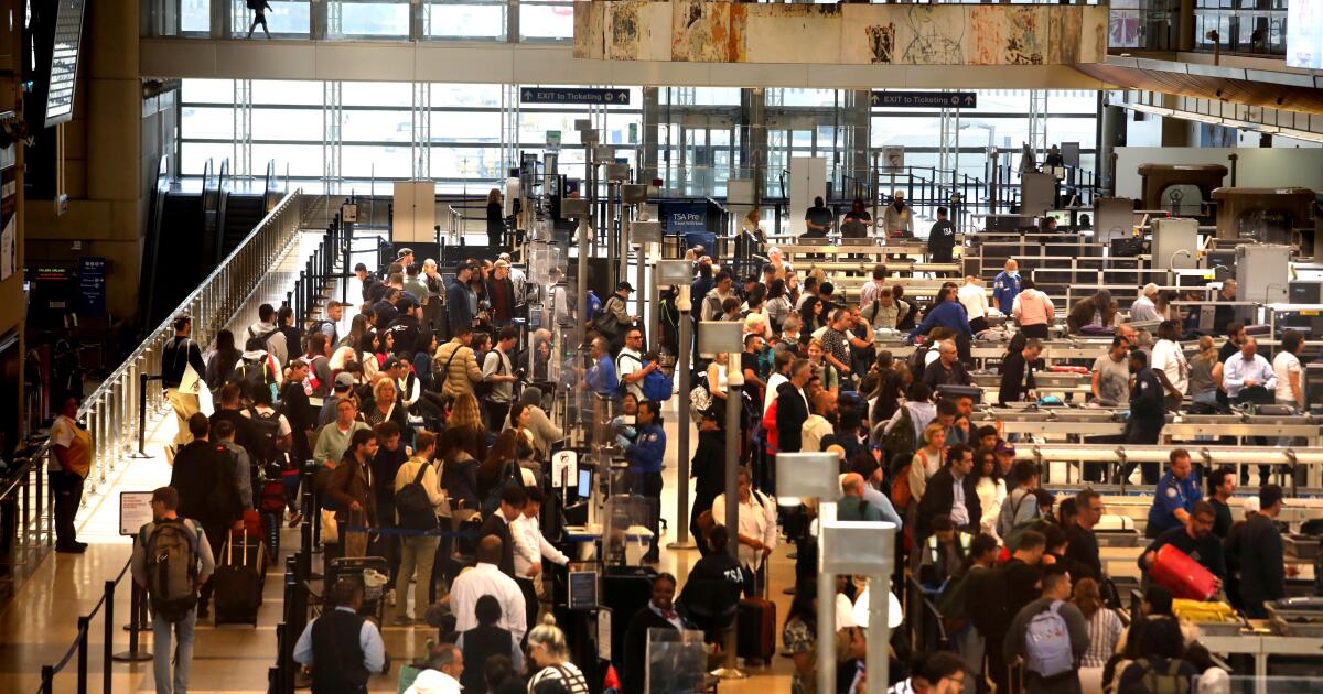 Las subvariantes FLiRT de COVID están en aumento. ¿Qué tan mala es la ola de California? Las subvariantes FLiRT de COVID están en aumento. ¿Qué tan mala es la ola de California?