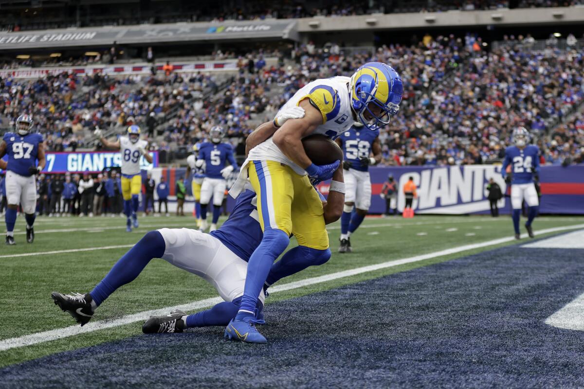 Rams wide receiver Cooper Kupp (10) runs for a touchdown against the Giants after a catch in the first half.