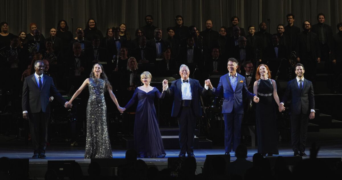 Review: Stephen Sondheim receives an all-star salute at the Hollywood Bowl’s ‘Everybody Rise!’