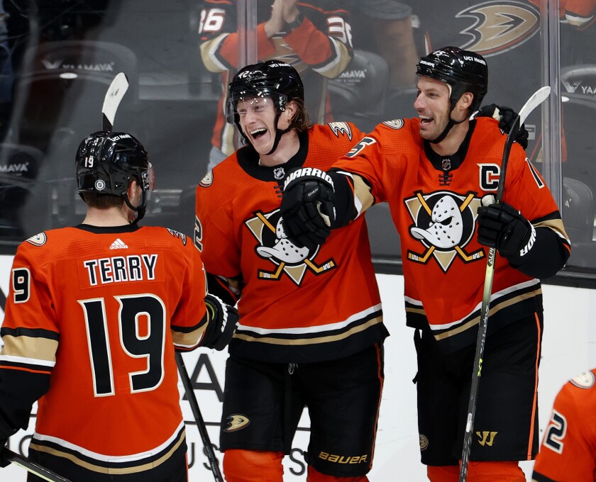 Ryan Getzlaf becomes Ducks' all-time points leader in win - Los Angeles Times