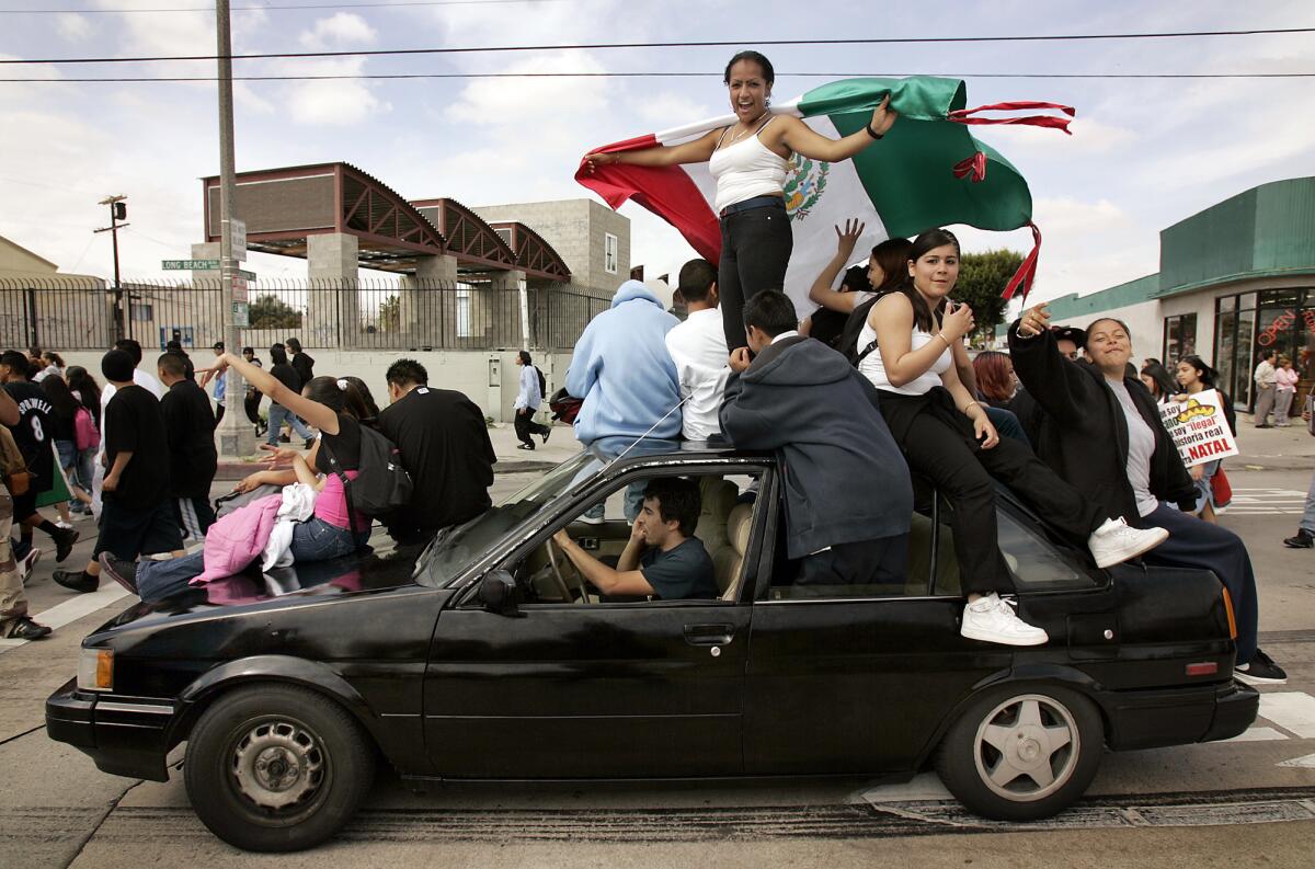 Students from South East High School en route to City Hall on March 27, 2006. (Al Seib / Los Angeles Times)